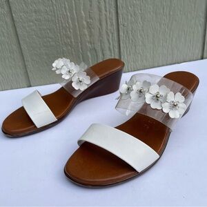 Italian sandals Womens 7.5 White Brown Foot Bed Lightweight Summer